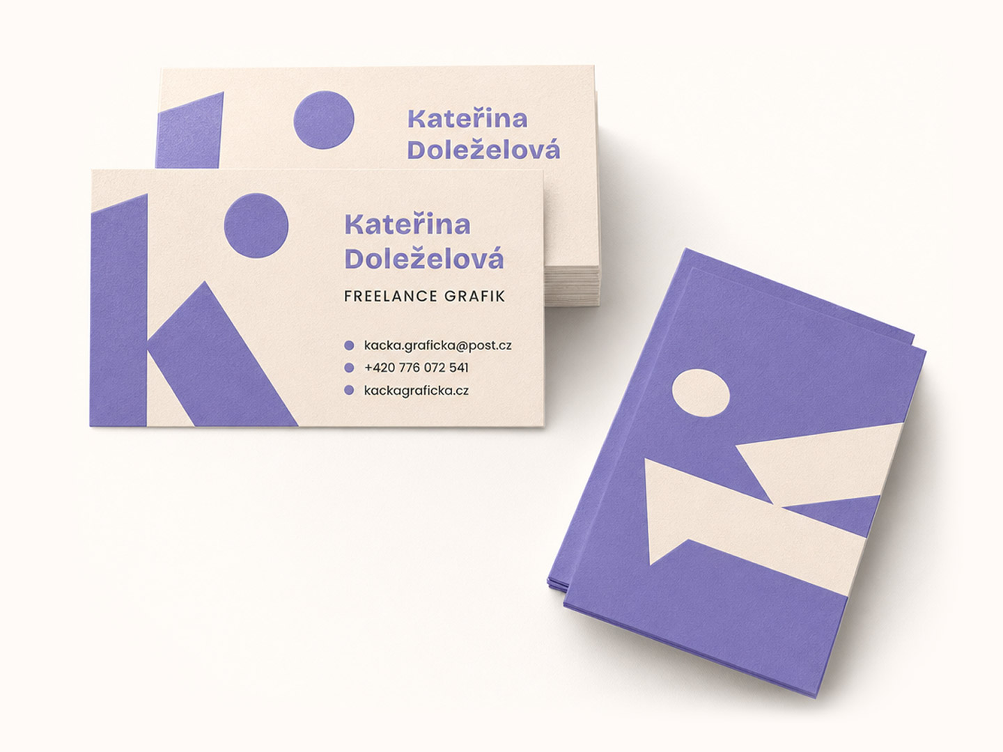 grafika-navrh-vizitky-kacka-graficka Grafický návrh oboustranných firemních vizitek v minimalistickém stylu.